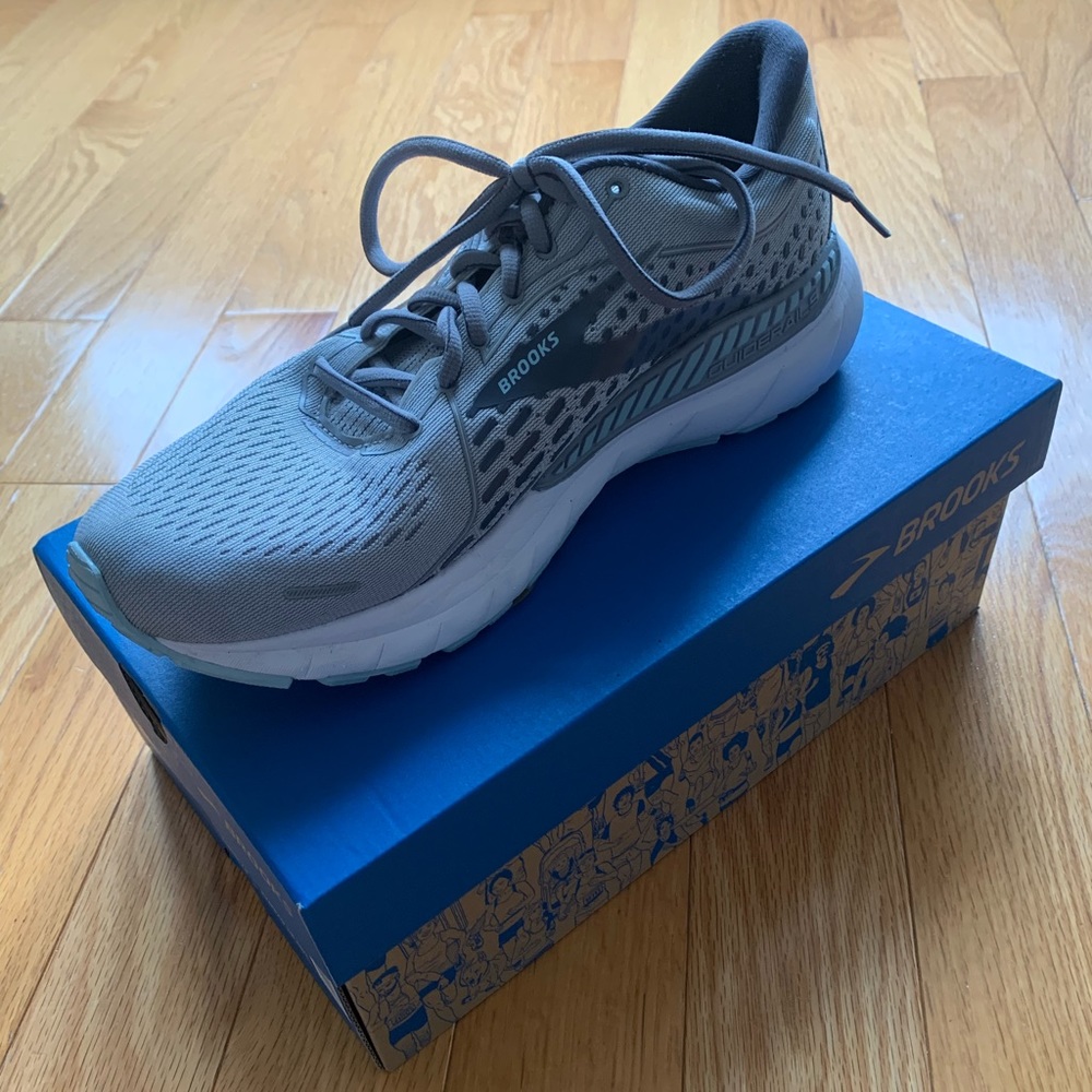 Brooks Adrenaline GTS 21 Running Shoes (Women’s Size 10)